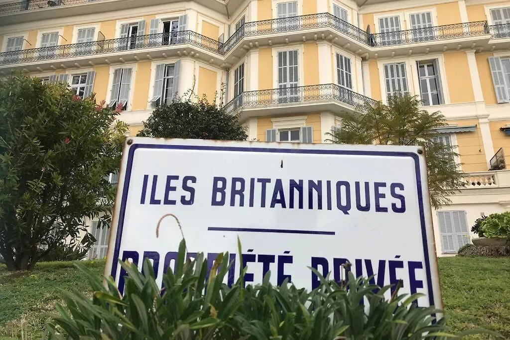 Belle Époque Palace Suites: Seaside Elegance in Menton
