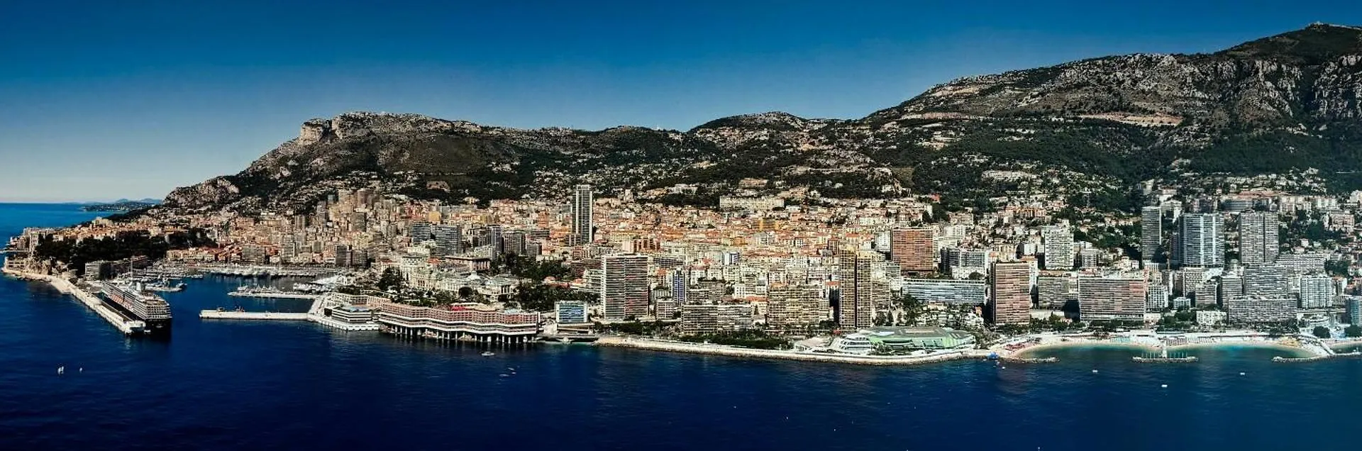 Belle Époque Palace Suites: Seaside Elegance in Menton