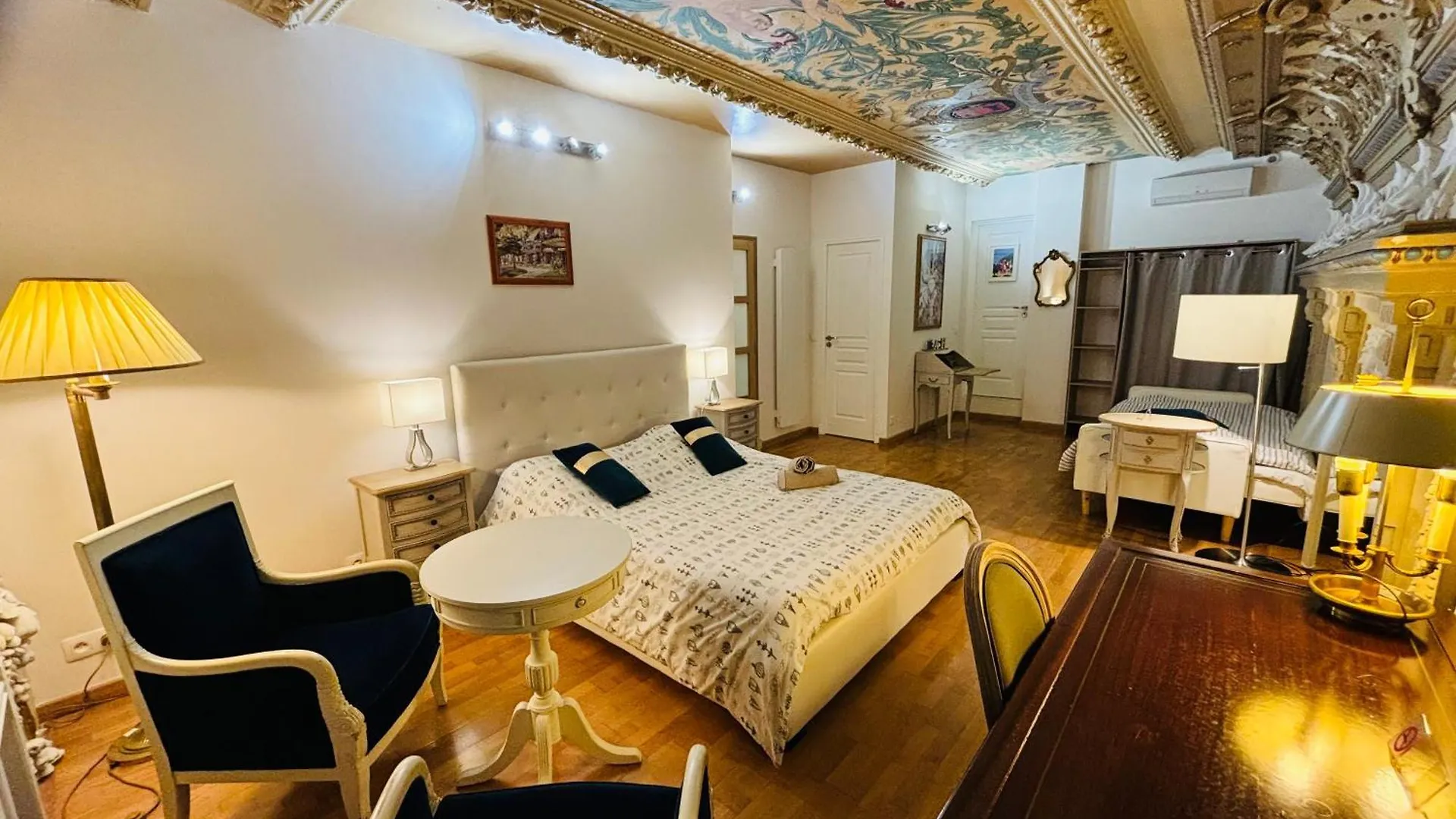 Belle Époque Palace Suites: Seaside Elegance in Menton 0*,