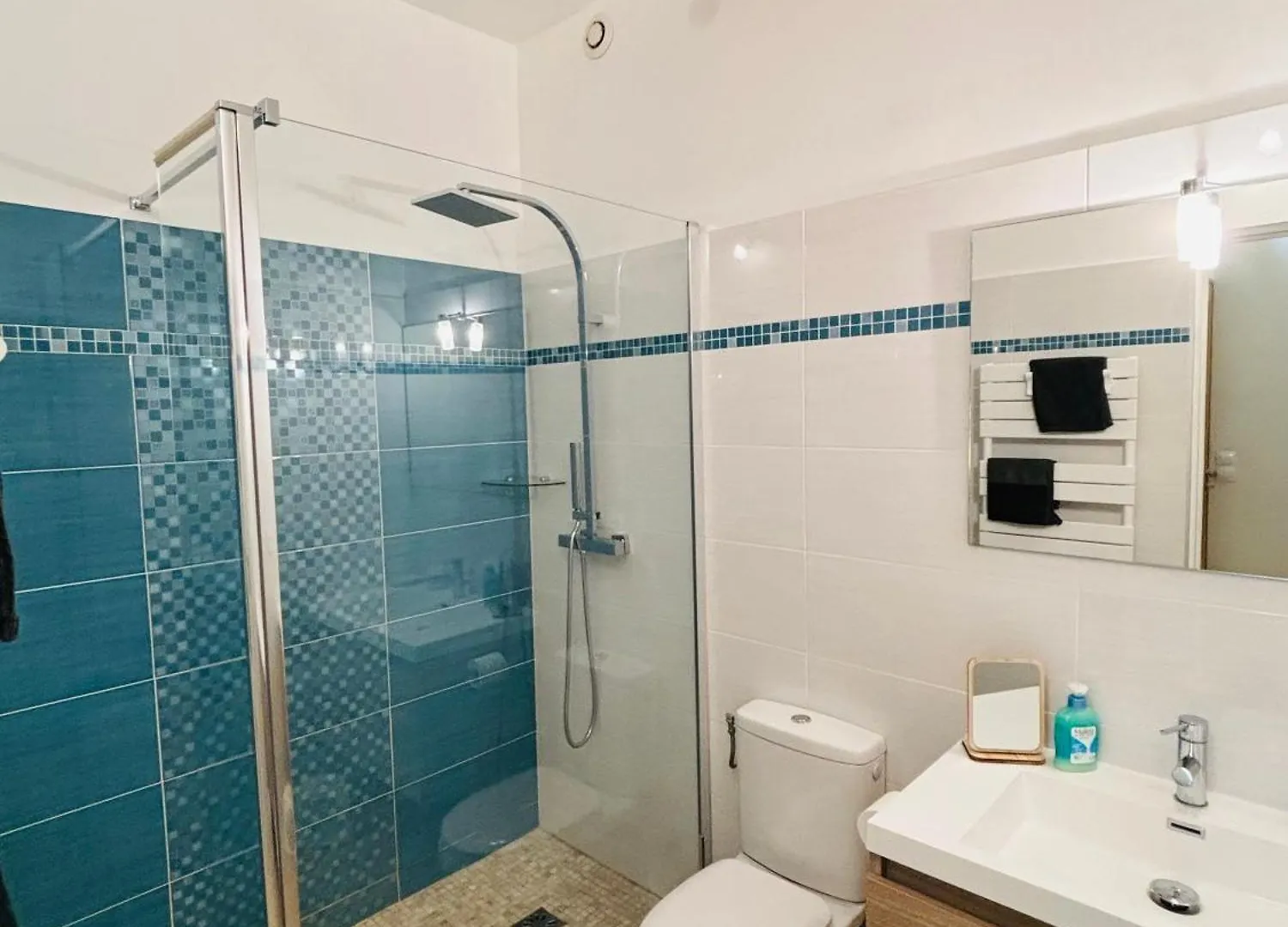 Belle Époque Palace Suites: Seaside Elegance in Menton