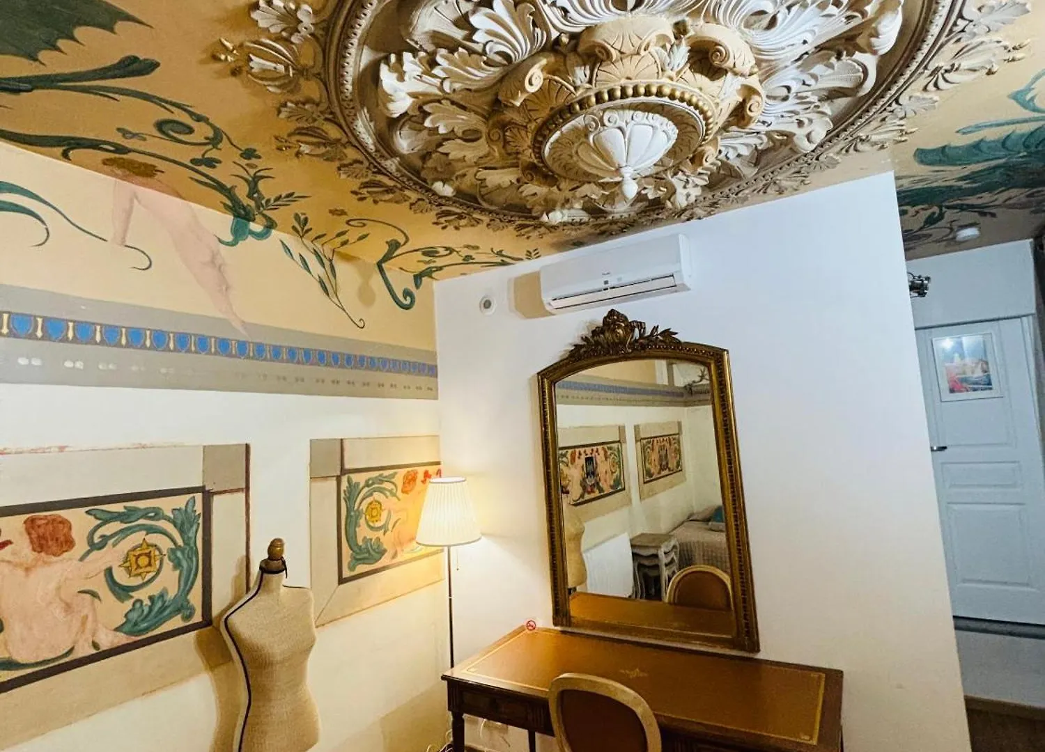 Belle Époque Palace Suites: Seaside Elegance in Menton France
