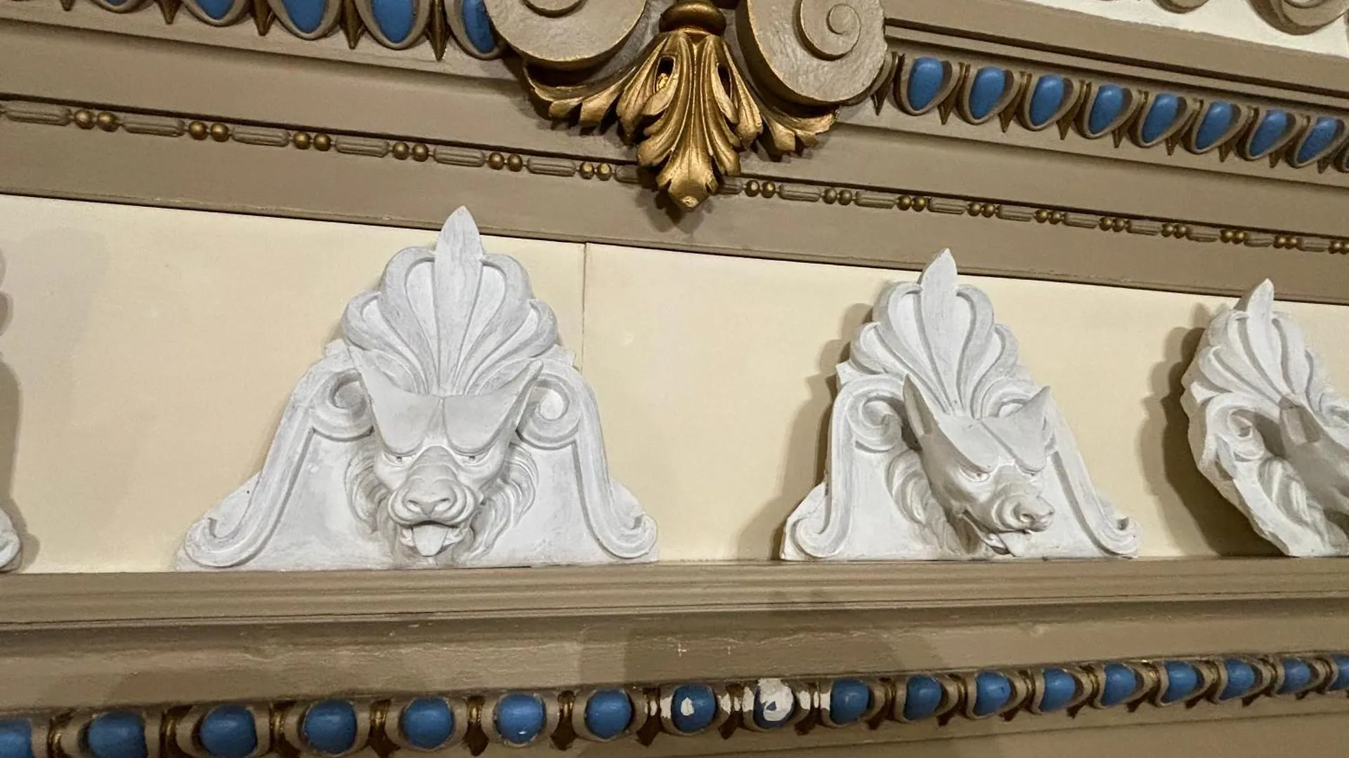 Belle Époque Palace Suites: Seaside Elegance in Menton